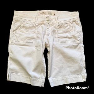 Hollister Four Pocket Walking Shorts with Side Splits on Hemline Size 5